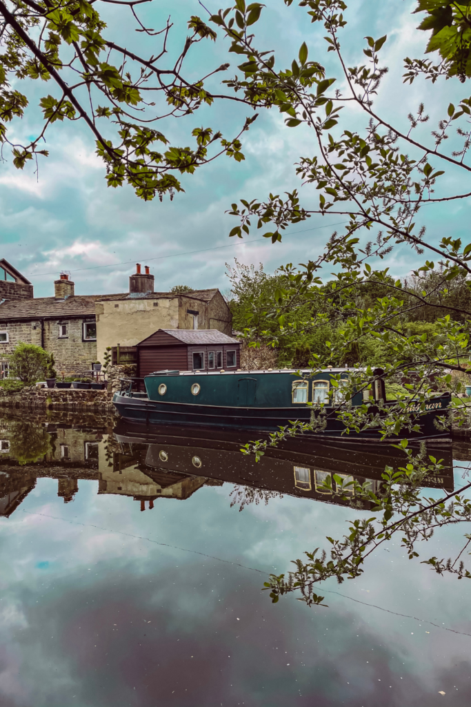 Leeds and Liverpool Canal Walk